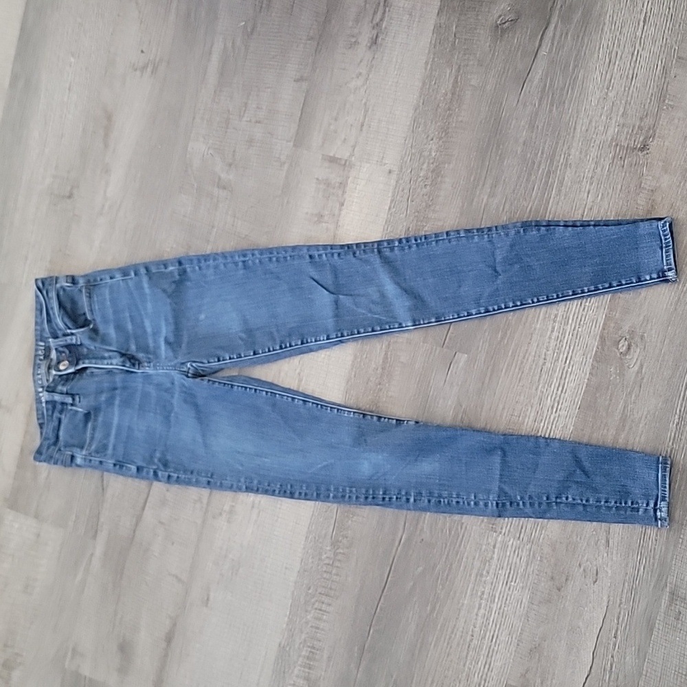 American Eagle Super High Rise Next level stretch size 4 Xlong length.